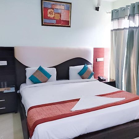 Roomshala 110 Hotel Mulaqaat - Shiv Nadar University Dadri Eksteriør bilde