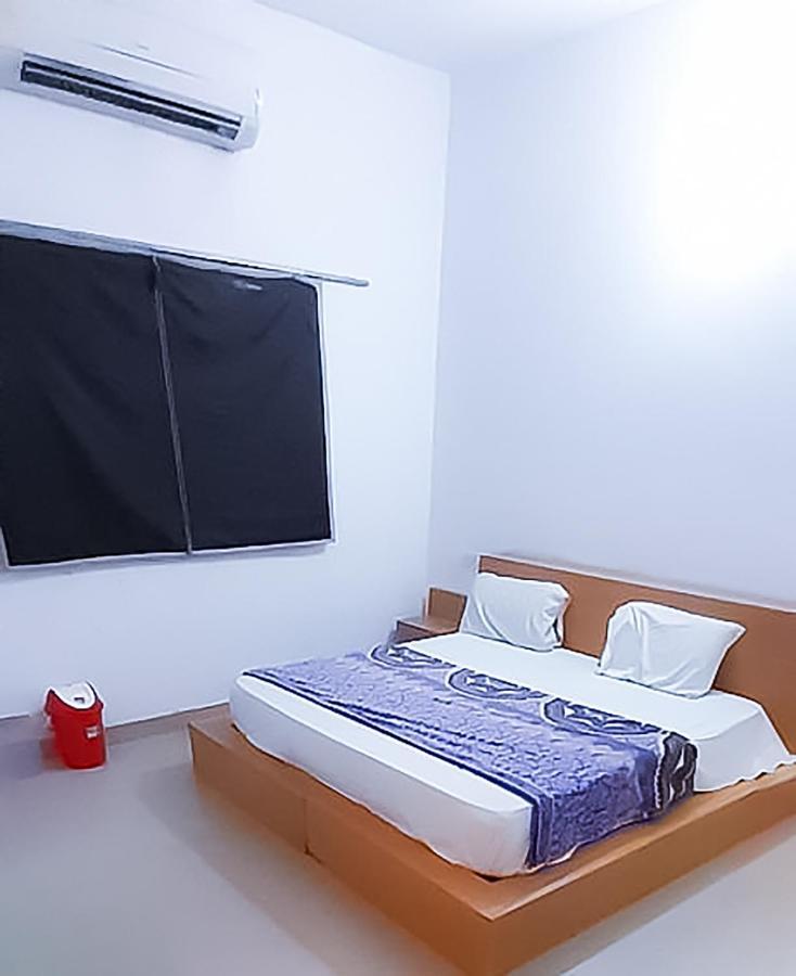 Roomshala 110 Hotel Mulaqaat - Shiv Nadar University Dadri Eksteriør bilde