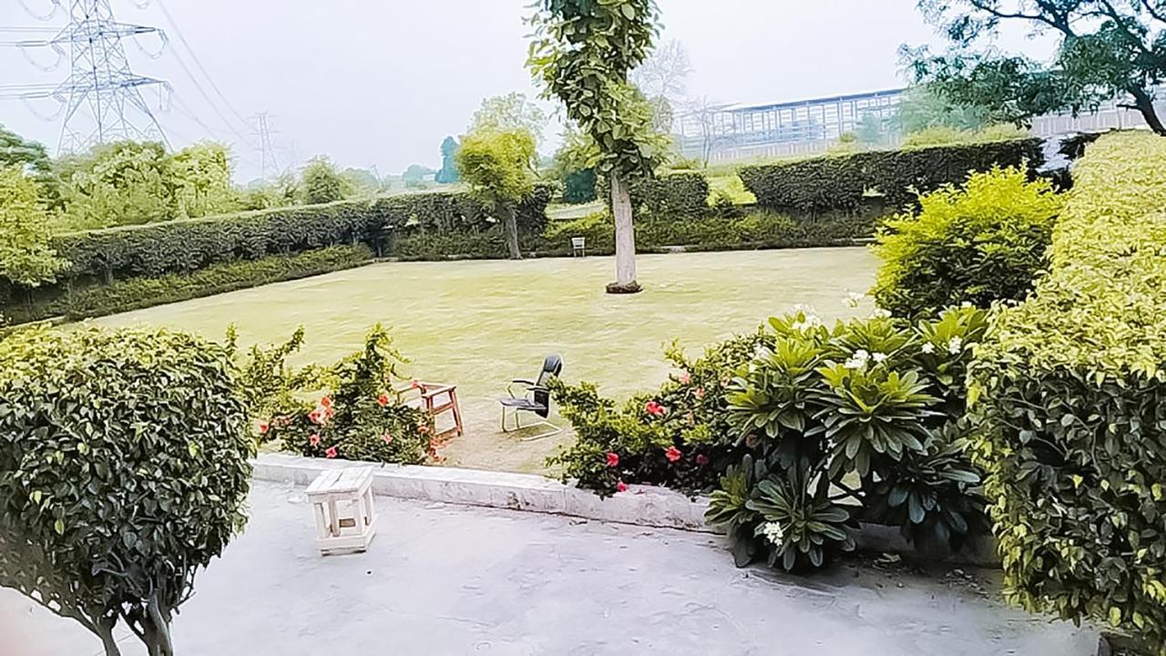 Roomshala 110 Hotel Mulaqaat - Shiv Nadar University Dadri Eksteriør bilde