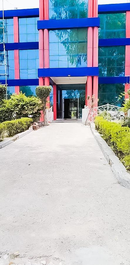 Roomshala 110 Hotel Mulaqaat - Shiv Nadar University Dadri Eksteriør bilde